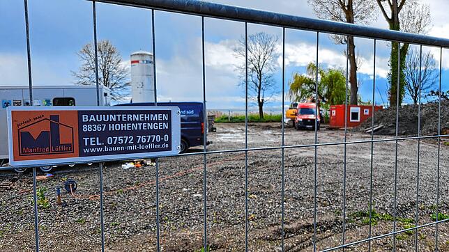 Das Bauunternehmen Löffler aus Hohentengen kann endlich mit den Bauarbeiten auf dem Schiff-Areal in Immenstaad beginnen.