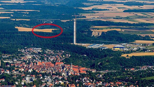 Der Standort für das neue Gefängnis bei Rottweil ist längst abgesteckt (rot). Dennoch wurde mit dem Bau noch nicht begonnen, auch aus ...