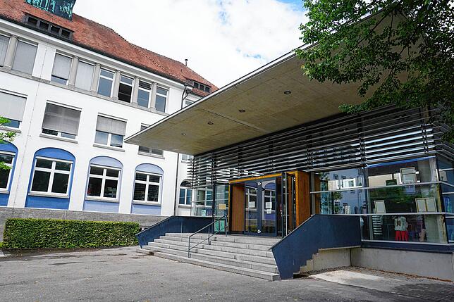 Das Graf-Zeppelin-Gymnasium Friedrichshafen &ndash; eine der Schulen, an denen Corona-Fälle auftauchten.