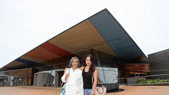 Man Ling Cheung (links) aus Konstanz besucht die Bodensee-Therme gern; am Freitag hat sie ihre in Bern lebende Tochter Yin Ting Lam ...