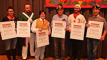 In Anerkennung der Verdienste um Fasnacht und Brauchtum am Hochrhein erhielten (von links) Daniela Wolkowski (Katzenrölli Tiengen), Paul ...