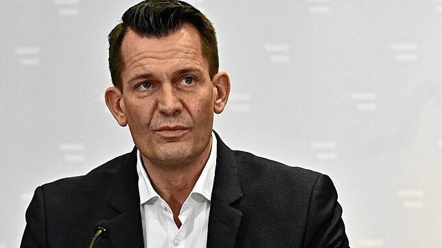 Wolfgang Mückstein sieht die Impfpflicht als Akt der Solidarität. Hier nimmt er an einer Pressekonferenz im österreichischen ...