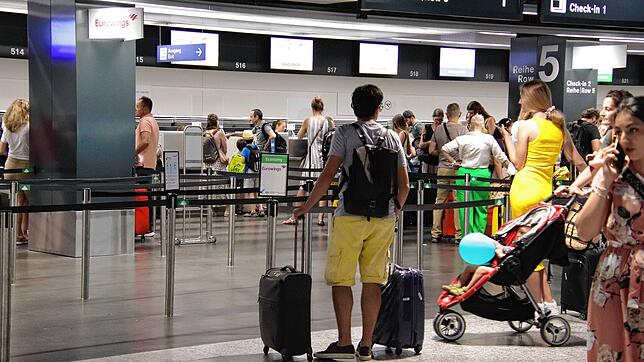 Check-in zwei am Flughafen in Zürich: keine Schlangen, kaum Wartezeiten &ndash; zumindest an diesem Tag im Juli.
