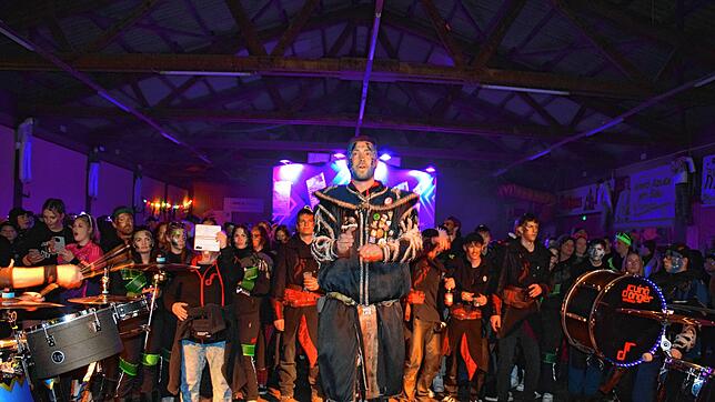 Bild : Gigantische Partynacht in Nöggenschwiel: 700 Guggenmusiker rocken mit DJs in drei Zelten!