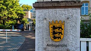 Ein 27-Jähriger attackierte mehrere Polizeibeamte bei einer Zollkontrolle. Jetzt wurde er im Singener Amtsgericht verurteilt.
