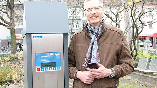 Mit der Einrichtung der neuen Parkscheinautomaten zahlen die Nutzer der Parking-App den gleichen Preis, wie die Nutzer, die das Geld ...