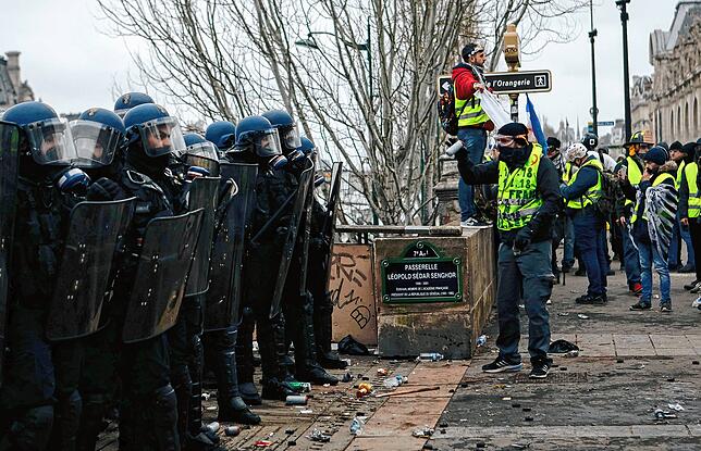 Ein Großaufgebot der Polizei war bei den erneuten Protesten präsent.