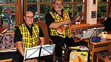 Bernfried Häßler (links) und Norbert Staller begeistern als Duo Laktosefrei bei ihren Auftritten mit Liedern, die witzig und frech ...