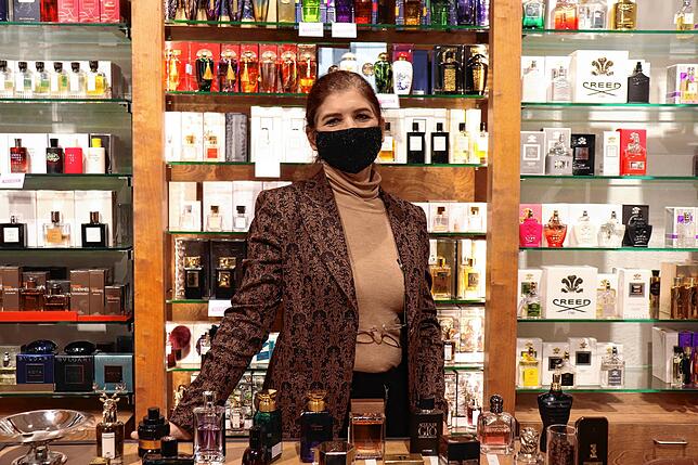 Heike Stocker, Filialleiterin der Parfümerie Gradmann in Überlingen: &bdquo;Dank unserer Kundenkartei konnten wir gezielt Kunden ...