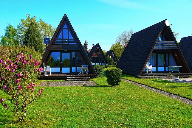 In Immenstaad leben, unter anderem im Ferienwohnpark, aktuell 58 Menschen in Obhut des Landkreises. Bis spätestens Ende April werden die ...