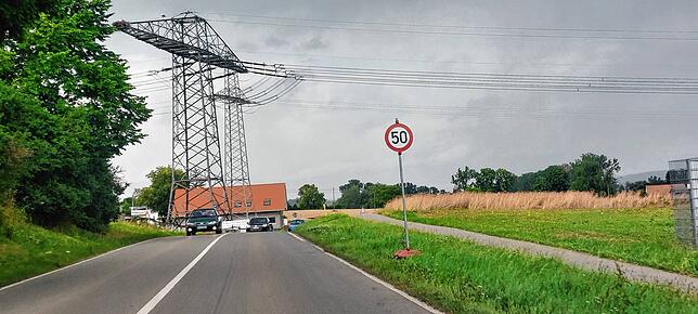 Über die Dürrheimer Straße hinaus in Richtung Ziegelhof. Hier sind 50 Kilometer pro Stunde angesagt.