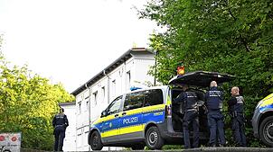 Auf der Suche nach einem flüchtigen Mann hat es in einem Ravensburger Flüchtlingsheim einen größeren Polizeieinsatz gegeben. Auch ...