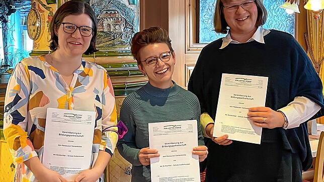 Neue Bildungspartnerschaft zwischen der Schlüchttal-Schule Grafenhausen und der Tannenmühle (von links): Linda Baschnagel, Julia ...