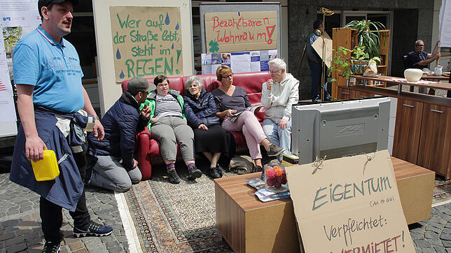 Aktion gegen Wohnungsnot: Auf dem Heinrich-Weber-Platz haben Betroffene bereits vor einem Jahr die Schaffung zusätzlichen Wohnraums ...