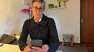 Nicole Helbig aus Schwenningen ist Opfer eines dreisten Bankbetrugs geworden, Sie will andere Bankkunden vor der dreisten Masche warnen.