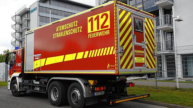 Gefahrguteinsatz auf dem Campus-Gelände in der Byk-Gulden-Straße. Etwa 35 Feuerwehrleute sind im Einsatz.