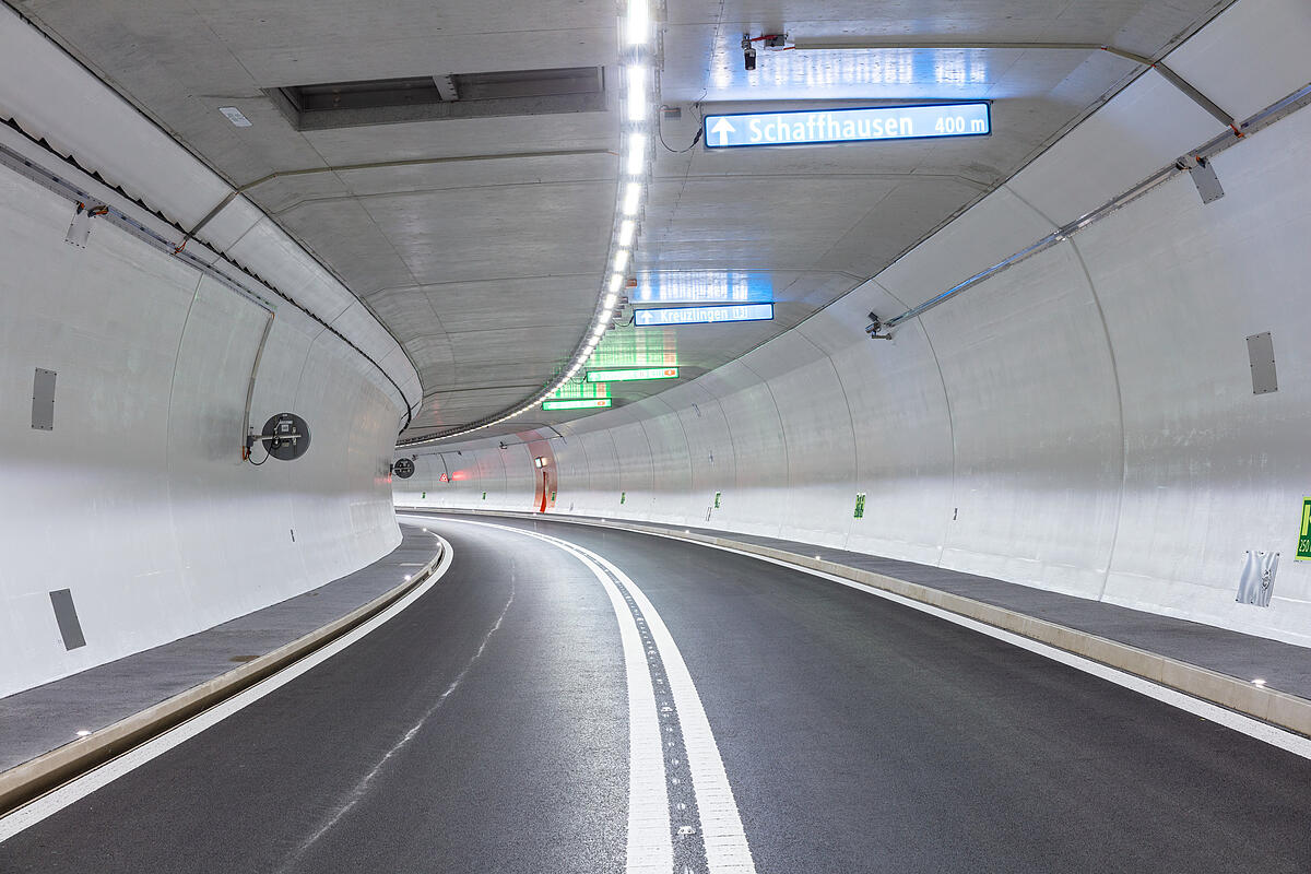 Tag der offenen Tür im Galgenbucktunnel Zu Fuß durch den Tunnel, ehe