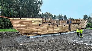 So sieht es aus, das wieder zum Leben erweckte Piratenschiff in Deißlingen.