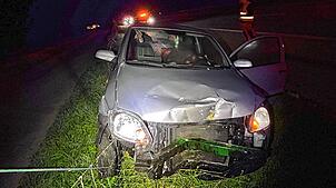 Betrunken verursachte ein Autofahrer auf der Schweizer A3 eine Auffahrkollision. Der Wagen kam in der Folge von der Fahrbahn ab und ...