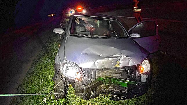 Betrunken verursachte ein Autofahrer auf der Schweizer A3 eine Auffahrkollision. Der Wagen kam in der Folge von der Fahrbahn ab und ...