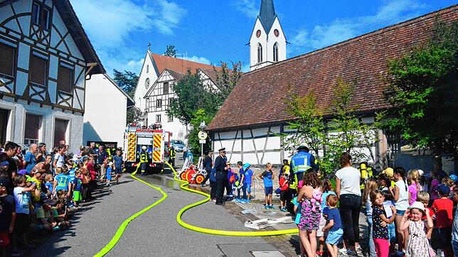 Die letzte große Hauptübung fand beim Klemenzenfest mitten im Ortskern statt. Kirche und Herrentorkel sind bei jedem Fest zentrale ...