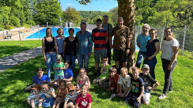Das Schwimmbad in Stühlingen öffnet seine Pforten am Pfingstsonntag, 19. Mai und die Schwimmfreunde mit den Vorsitzenden Michael Basler ...