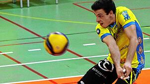 Joshua Rauber (bei der Annahme) wurde für seine herausragende Leistung beim 3:1 des TSV Mimmenhausen über den SV Schwaig mit der ...