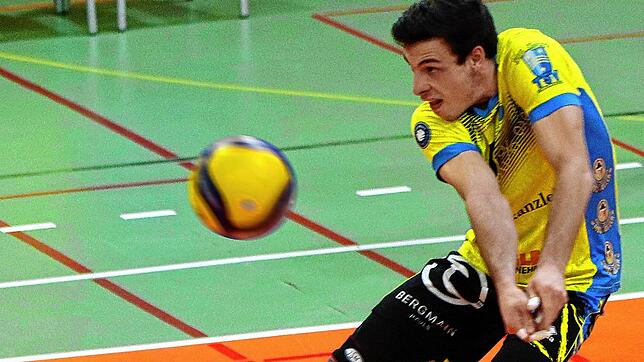 Joshua Rauber (bei der Annahme) wurde für seine herausragende Leistung beim 3:1 des TSV Mimmenhausen über den SV Schwaig mit der ...