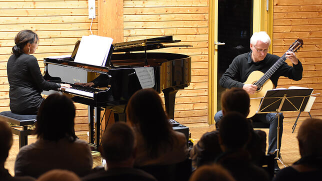 Zum wohlklingenden Erlebnis wurde das Konzert von Ute Haas-Woelke und Peter Woelke im Ökumenischen Gemeindezentrum.