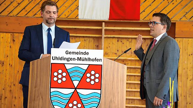 Martin Möcking, Gemeinderat der Jungen Bürger und erster Bürgermeister-Stellvertreter, nahm die Verpflichtung und Vereidigung von ...