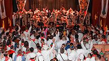 Die Yetis sorgen bei ihrem Heimspiel für super Stimmung im Bürgerhaus. Schon vorher hatten die Buttele aus Rielasingen die Bühne gerockt ...