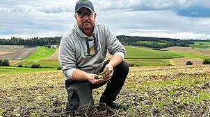 Stefan Leichenauer, Landwirt aus Tengen, auf seinem Acker.