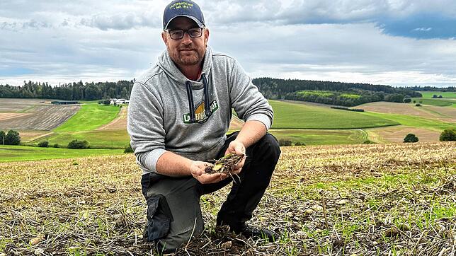 Stefan Leichenauer, Landwirt aus Tengen, auf seinem Acker.