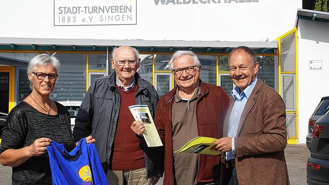 Für jahrzehntelange Mitgliedschaft im Stadtturnverein Singen ehrte Vorsitzender Hans-Peter Storz für 50 Jahre Heinz Schnieder, 80 Jahre ...