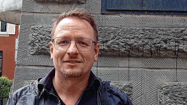 Daniel Niedzwetzki in der Konstanzer Innenstadt. Der 43-Jährige möchte für das Bündnis KN Kommt in den Gemeinderat einziehen.