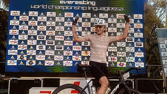 Annette Griner aus Niederhof gewann auf Sizilien die Vizeweltmeisterschaft im Everesting. Sieben Mal fuhr sie von Linguaglossa am Fuß ...