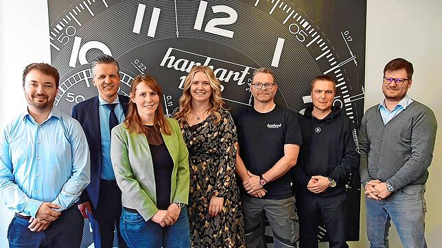 CDU-Ortsvereinschef Maurice Cazautet, Thorsten Frei, Lisa Hengstler und Hauptamtsleiterin Caroline Heim sind zu Gast bei der Firma ...