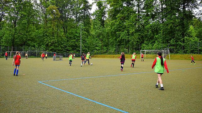 Hochmotiviert beim Training, egal welches Wetter gerade ist: die Mädchen und Frauen des Sportclubs Konstanz-Wollmatingen.