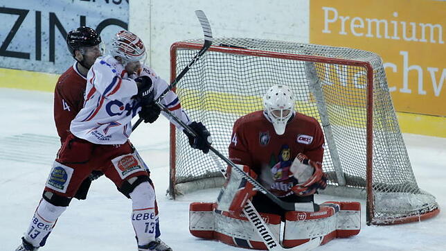 Die Ravensburg Towerstars (Vincenz Mayer) haben mit dem 2:3 gestern Abend in Freiburg einen Rückschlag im Kampf um den direkten Einzug ...
