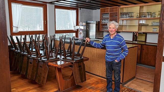Lothar Baur vom Gasthaus Großbauer-Linde &ndash; hier im Februar 2022 &ndash; sucht immer noch einen Pächter für das traditionsreiche ...