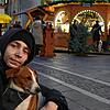 Der Wohnungslose Fabian lebt seit zwei Monaten auf der Straße. Mit seinem Hund Spike sitzt er am Metzgertörle auf der Waldshuter ...