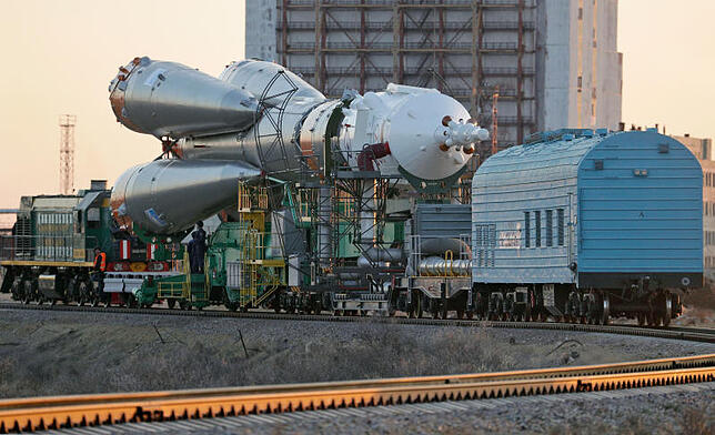 Die russische Trägerrakete „Sojus“ kann drei Astronauten ins All bringen.