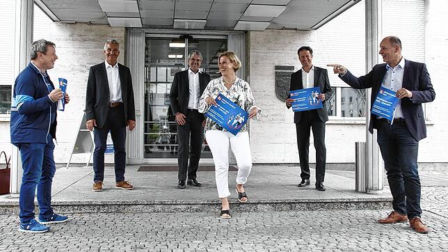 Beim dritten Anlauf kann beim Volksbank-Stadtlauf nunmehr virtuell gestartet werden. Bei der Vorstellung des Projektes von links: Otto ...