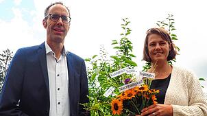 Die Umweltbeauftragte der Stadt, Michaela Schramm, und Bürgermeister Frank Harsch laden zum Ökomarkt mit Oktoberle nach Engen ein.