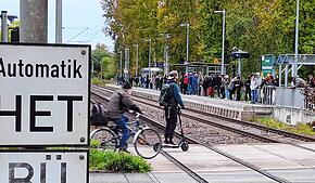 Nach einer Oberleitungsstörung ziehen sich die Verspätungen und Ausfälle auf der Seehas-Strecke zwischen Singen und Konstanz bis in den ...