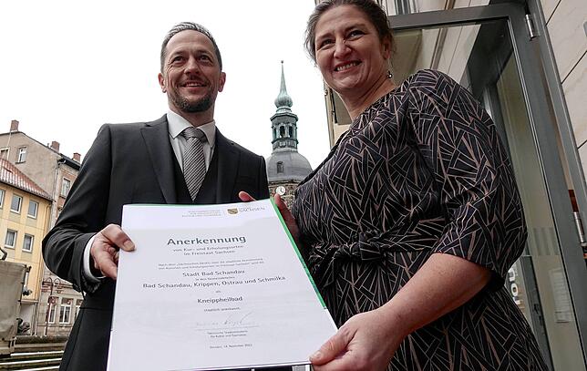 Bad Schandaus Bürgermeister Thomas Kunack und Franziska Brech, Leiterin Geschäftsbereich Kultur und Tourismus im Sächsischen ...