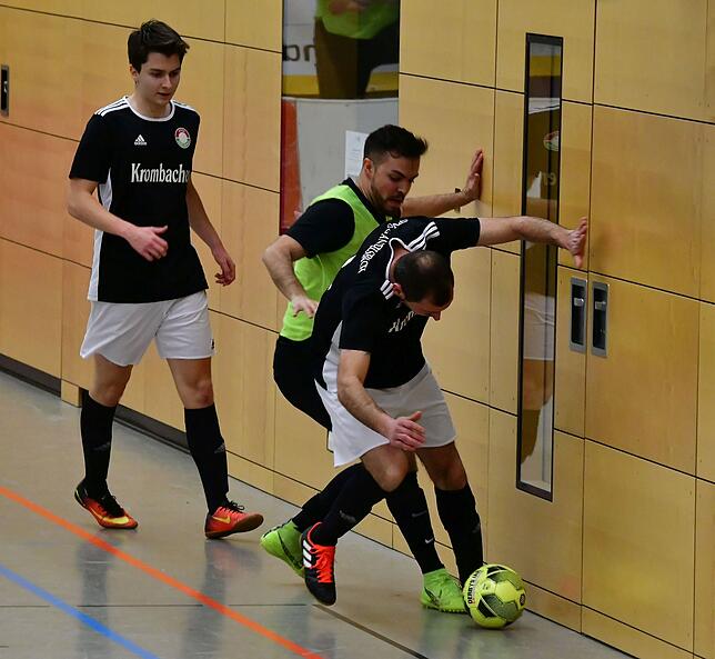 Bild 8: SV 08 Laufenburg stürmt gegen Spvgg. Andelsbach furios ins Endspiel