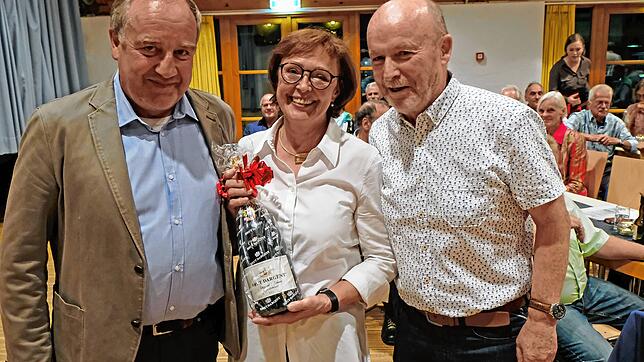 Respekt zollten die beiden Fraktionssprecher Günter Hornstein (CDU) und Robert Dreher (FWV/ÜfA) der Kollegin Marga Lenski und der LBU ...