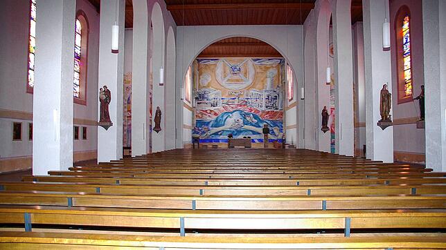 Blick in das Innere der Pfarrkirche St. Gordian und Epimachus in Rickenbach mit dem großen Altarwandbild von Emil Wachter. Foto: Andreas ...