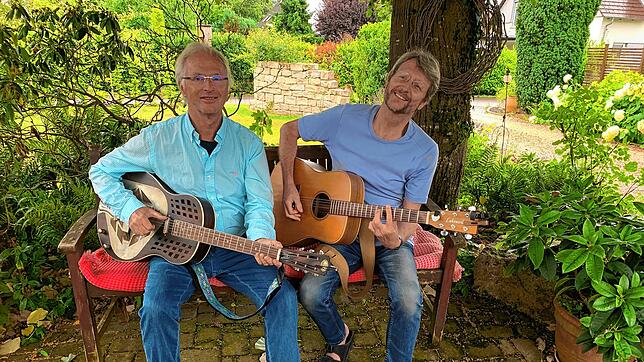 Mit Gitarren und großer Euphorie: Adalbert Wagner und Harald Schaaf laden ein, um ihre Leidenschaft, Con Passione, mit dem Publikum zu ...